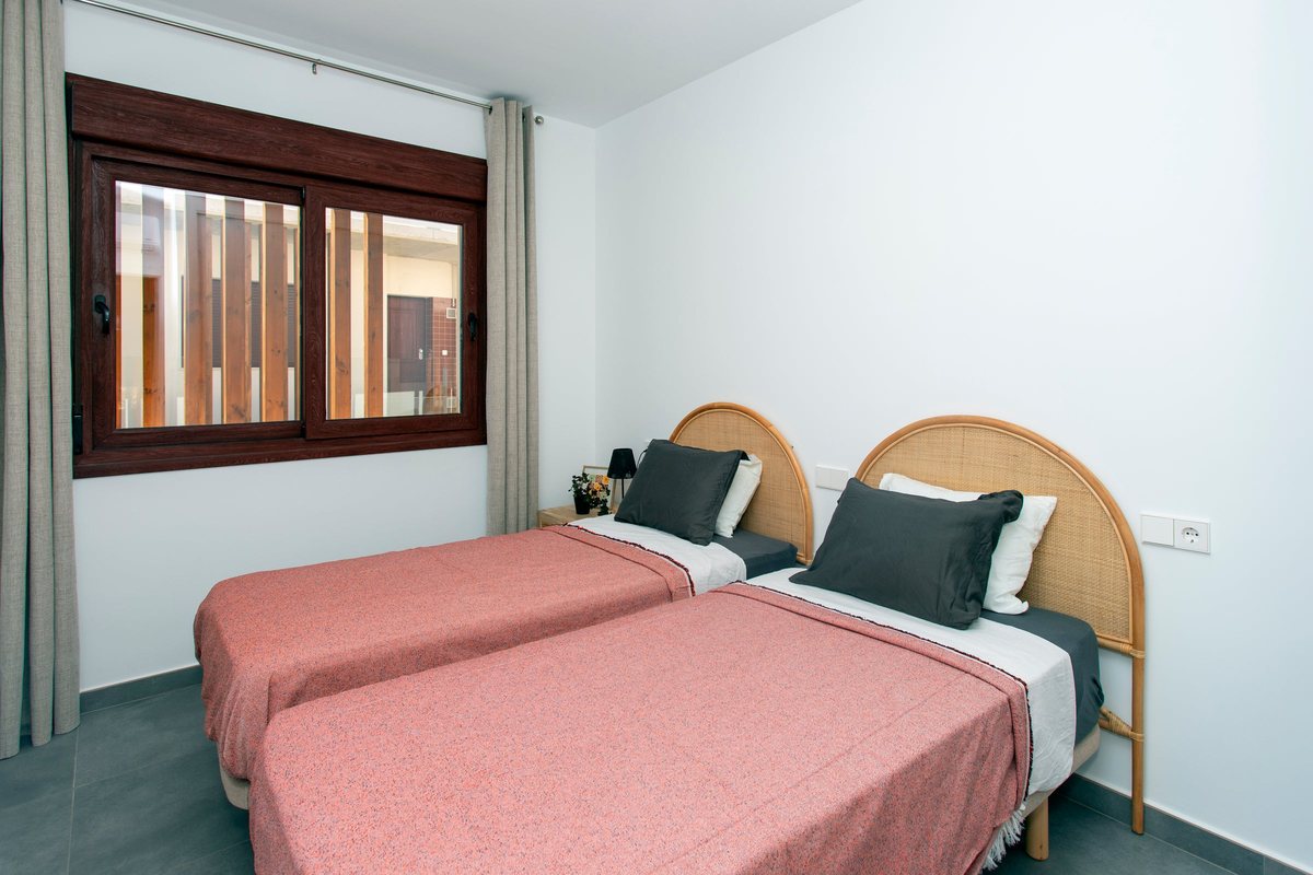 Bedroom with two single beds with rattan headboards